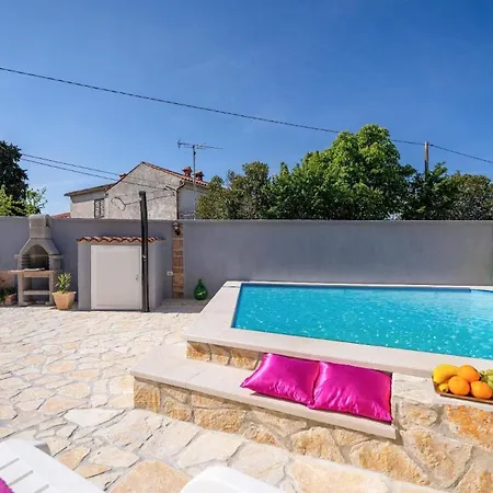 Mit Privatpool Fuer 5 Personen Ca 100 Qm In Butkovici, Istrien Binnenland Von Istrien *