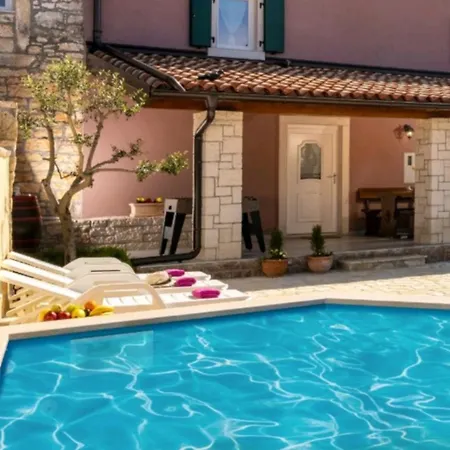 Mit Privatpool Fuer 5 Personen Ca 100 Qm In Butkovici, Istrien Binnenland Von Istrien 度假居 Butkovići