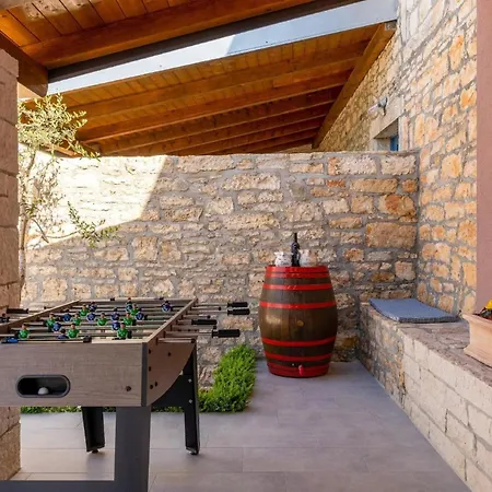 度假居 Mit Privatpool Fuer 5 Personen Ca 100 Qm In Butkovici, Istrien Binnenland Von Istrien