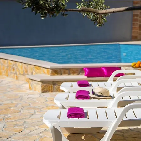Mit Privatpool Fuer 5 Personen Ca 100 Qm In Butkovici, Istrien Binnenland Von Istrien Hébergement de vacances Butkovići
